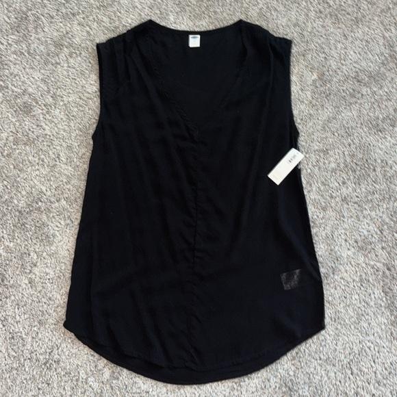 Black Old Navy V-neck Hi-lo blouse. XS. 100% Rayon. Sleeveless, tank. - Picture 2 of 6